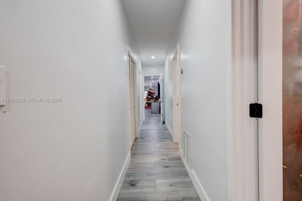 8290 Sunset Dr, Miami, FL 33143 Photo