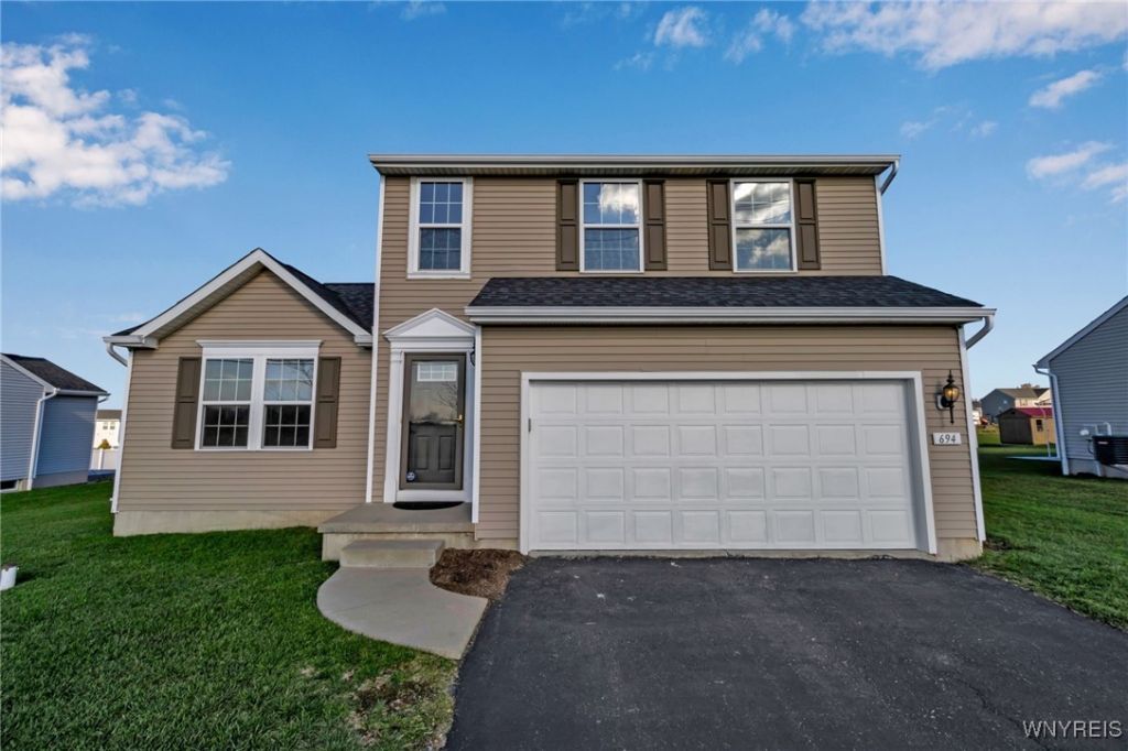 694 Pleasant View Drive, Lancaster, NY 14068 Main Photo