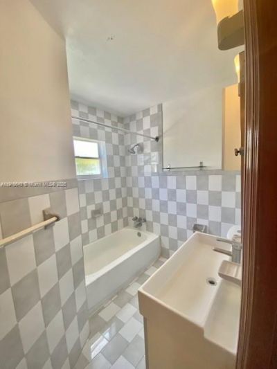 830 W 40th St, Unit 2, Miami Beach, FL 33140 Photo