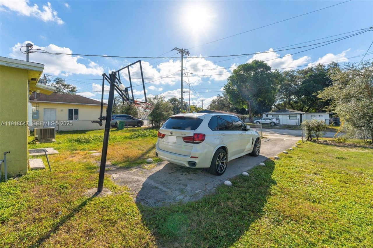 2210 NW 155th St, Miami Gardens, FL 33054 Photo