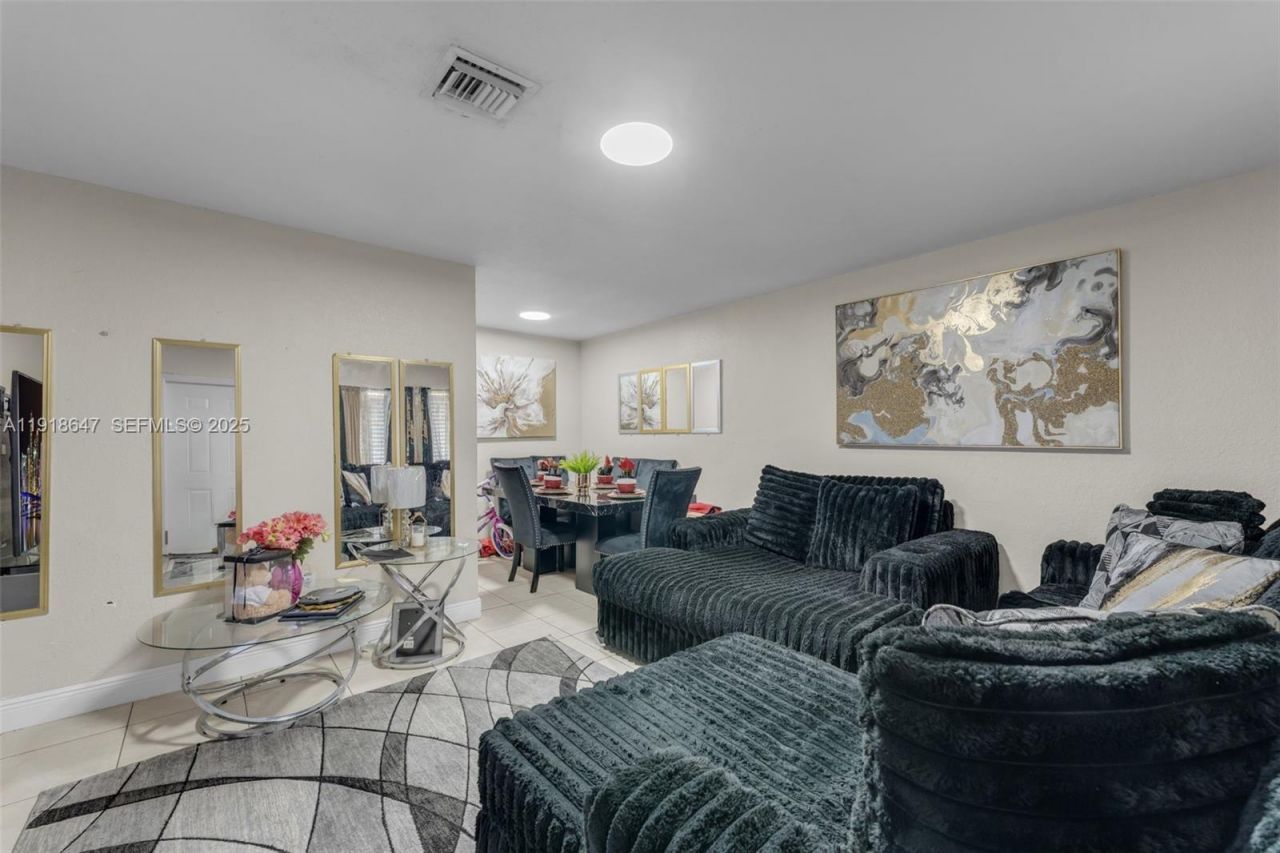 2210 NW 155th St, Miami Gardens, FL 33054 Photo