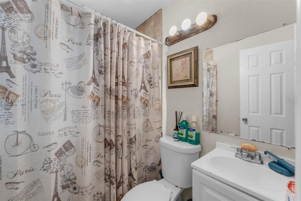 2210 NW 155th St, Miami Gardens, FL 33054 Photo