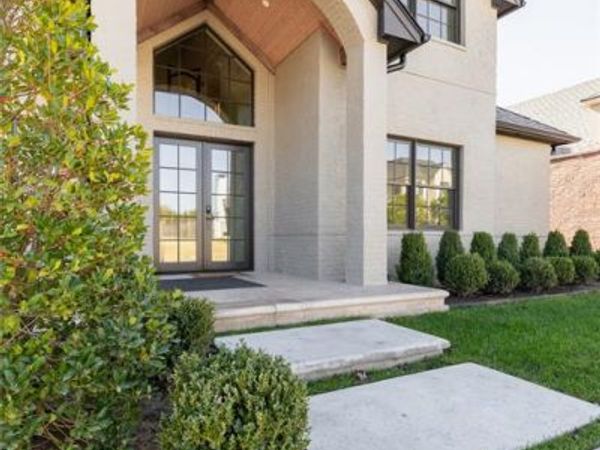 1108 Cumberland Court, Nichols Hills, OK 73116