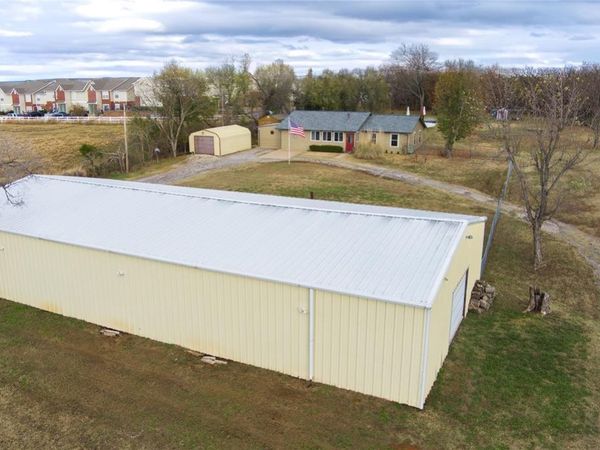 3412 S Division Street, Guthrie, OK 73044