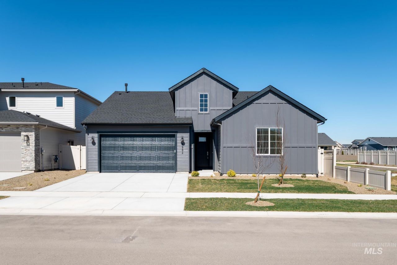 8982 W Moon River Dr, Star, ID 83669 Main Photo