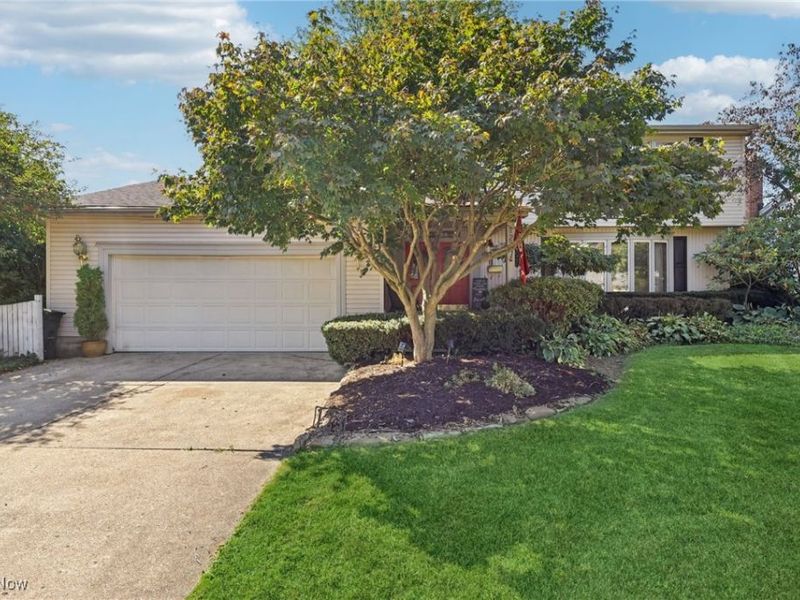 123 Mayflower Drive, Youngstown, OH 44512 Photo 2