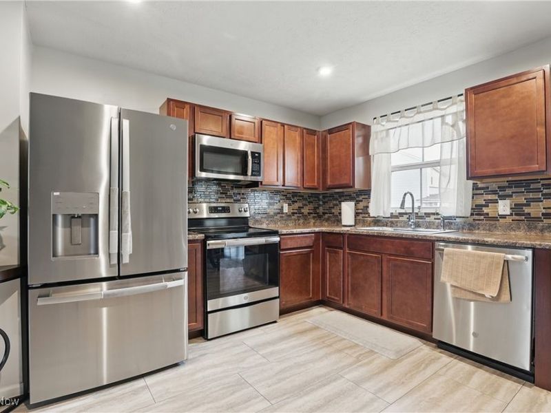 120 Springvale Drive, Amherst, OH 44001 Photo 10