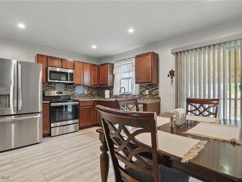 120 Springvale Drive, Amherst, OH 44001 Photo 11