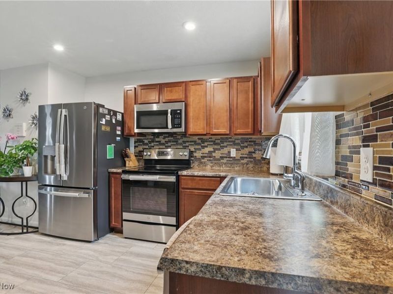 120 Springvale Drive, Amherst, OH 44001 Photo 12