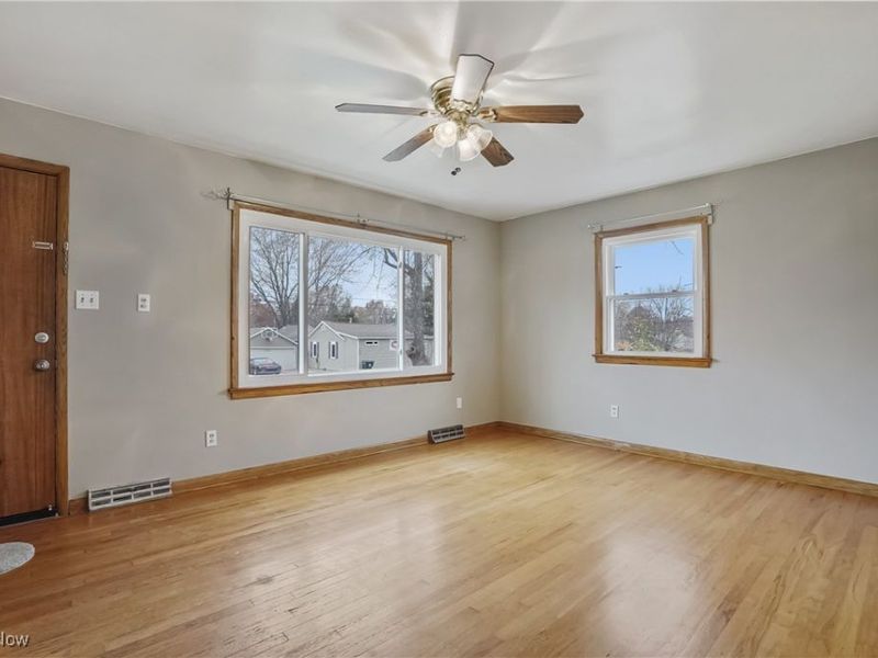 553 Celia Avenue, Akron, OH 44312 Photo 12