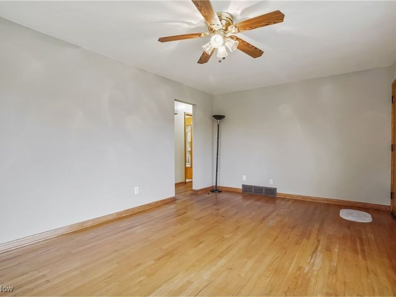 553 Celia Avenue, Akron, OH 44312 Photo 13