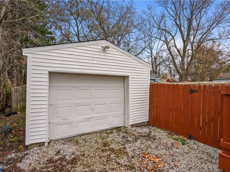 553 Celia Avenue, Akron, OH 44312 Photo 8