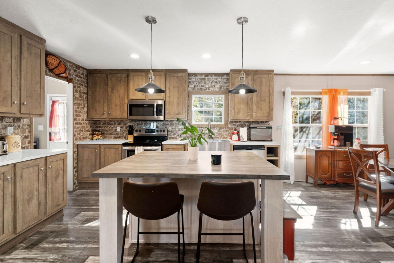 7687 Highway 162 Photo 11