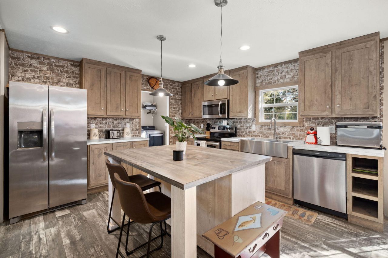 7687 Highway 162 Photo 12