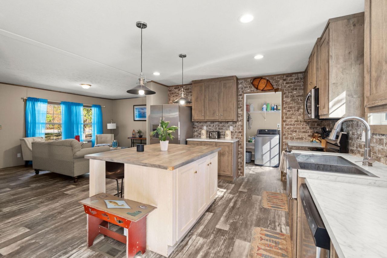 7687 Highway 162 Photo 13