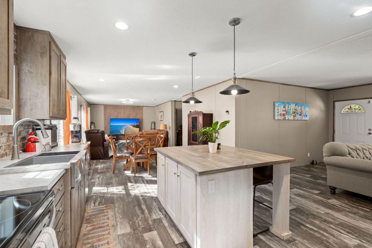 7687 Highway 162 Photo 14