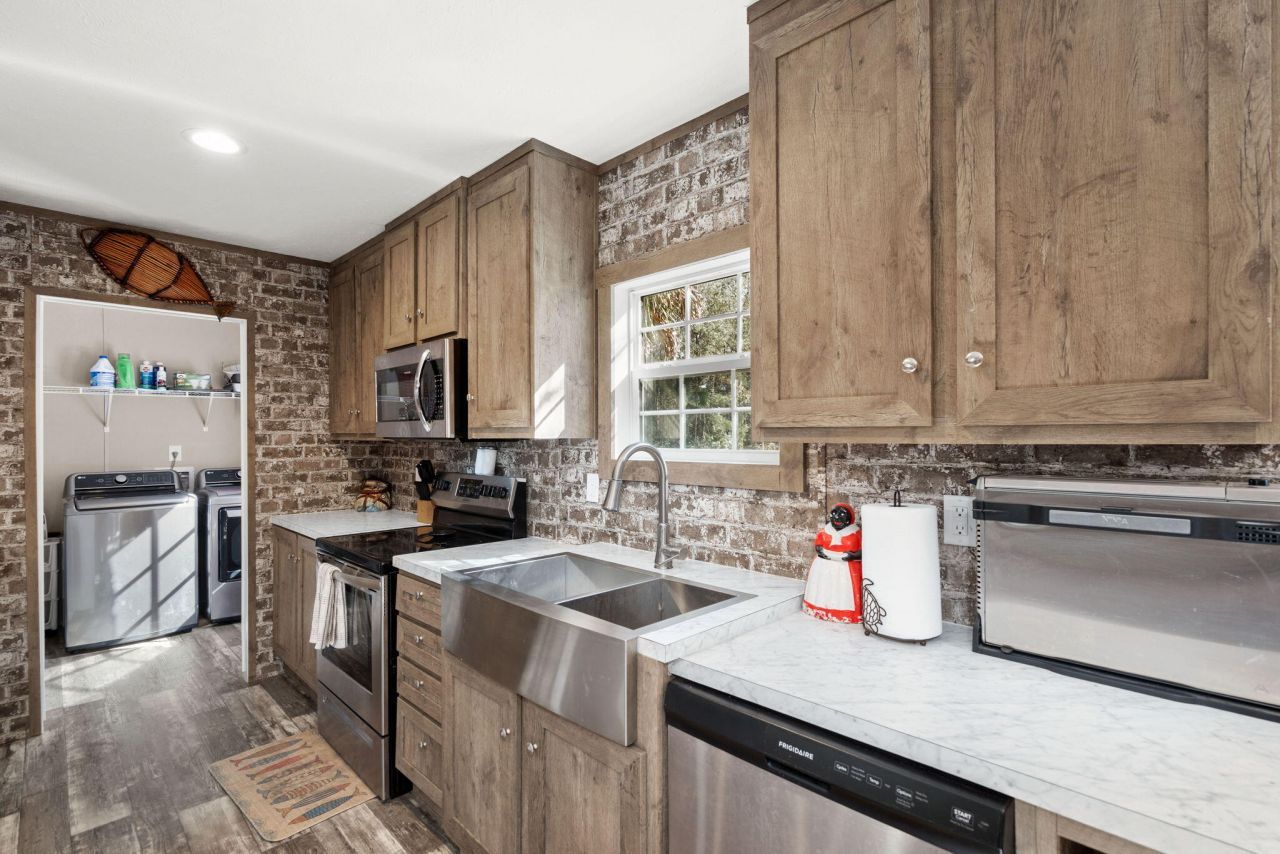 7687 Highway 162 Photo 15