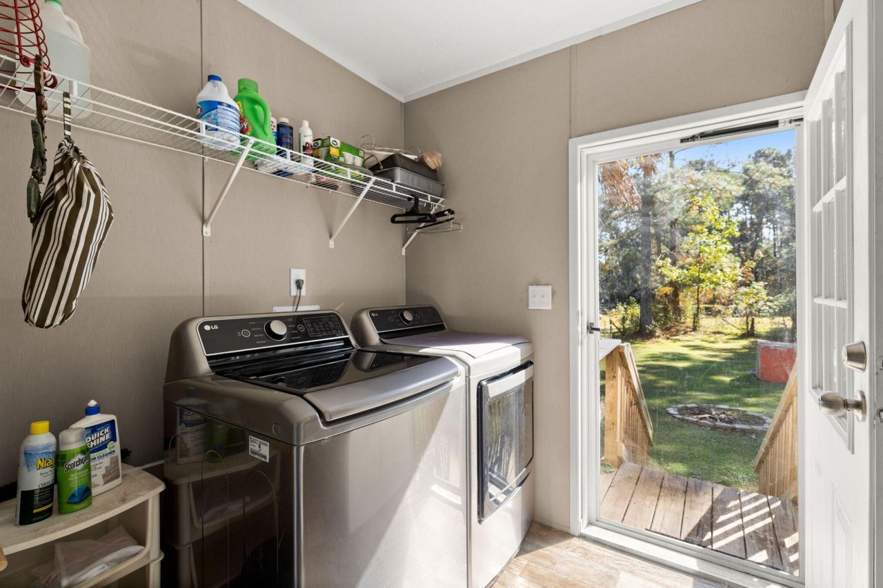 7687 Highway 162 Photo 16