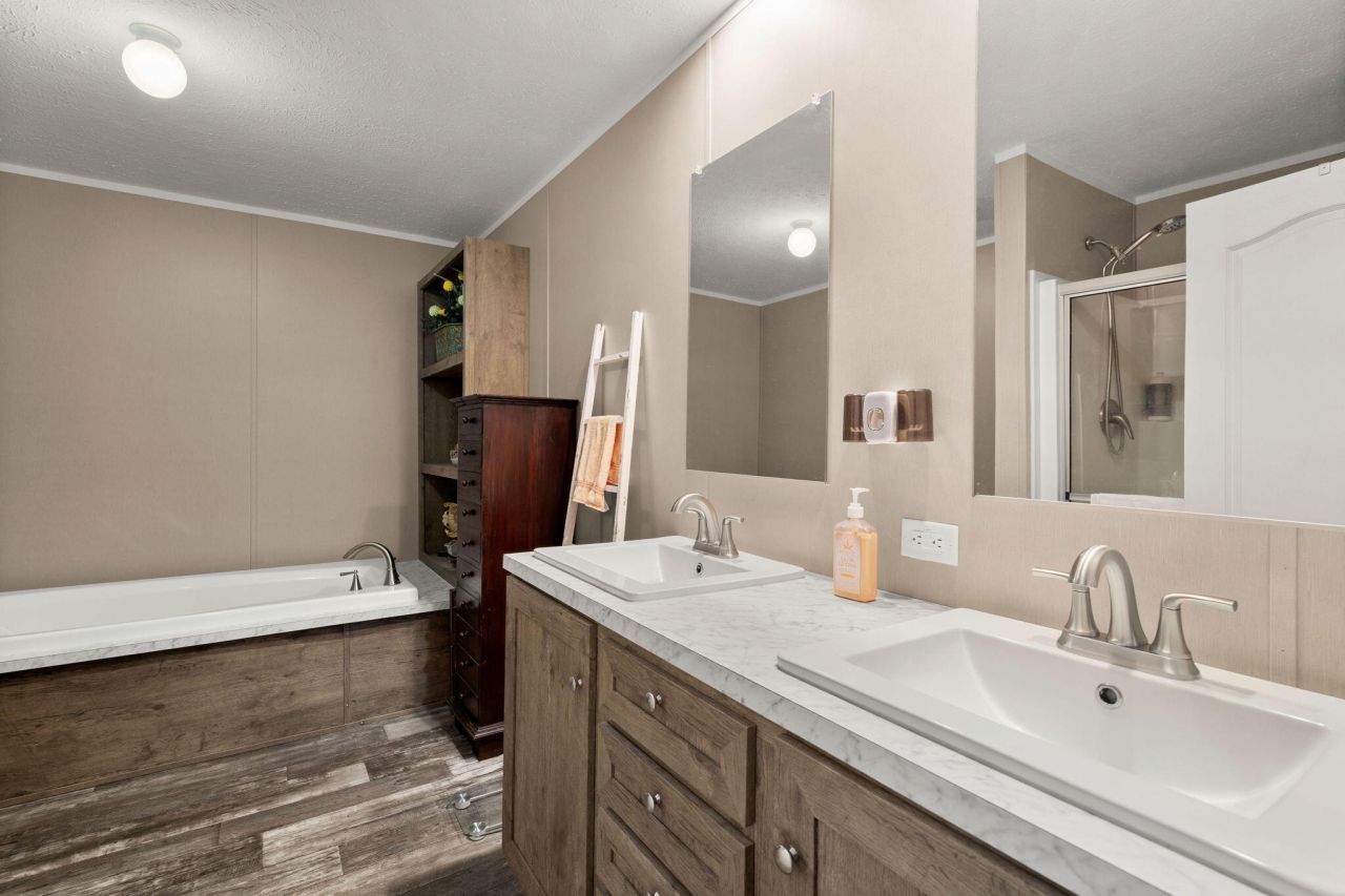 7687 Highway 162 Photo 27