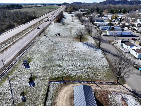 L 31 East Road, North Freedom, WI 53951