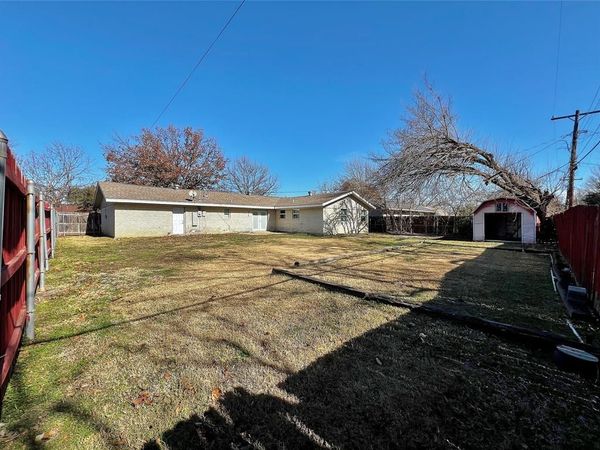 725 Danish Drive, Grand Prairie, TX 75050