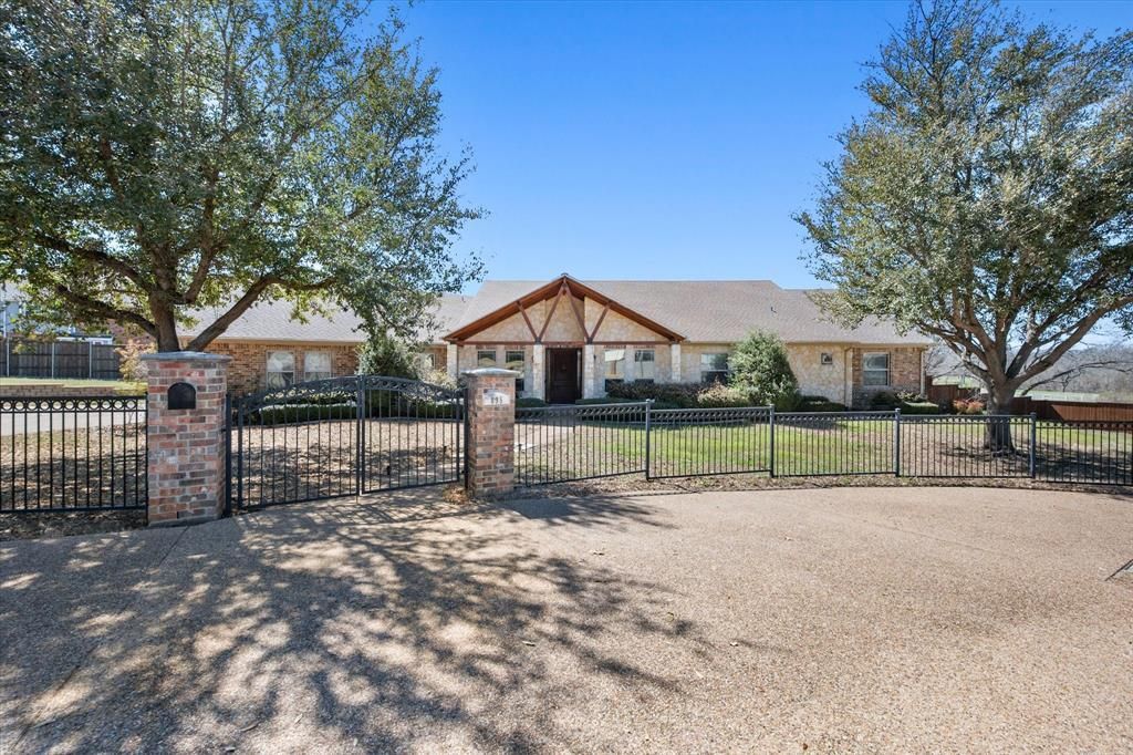 895 Bardin Road, Grand Prairie, TX 75052 Main Photo