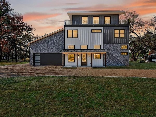 102 Huron Trail, Lake Kiowa, TX 76240