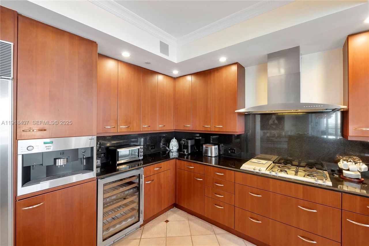 6000 Island Blvd, Unit 2406, Aventura, FL 33160 Photo