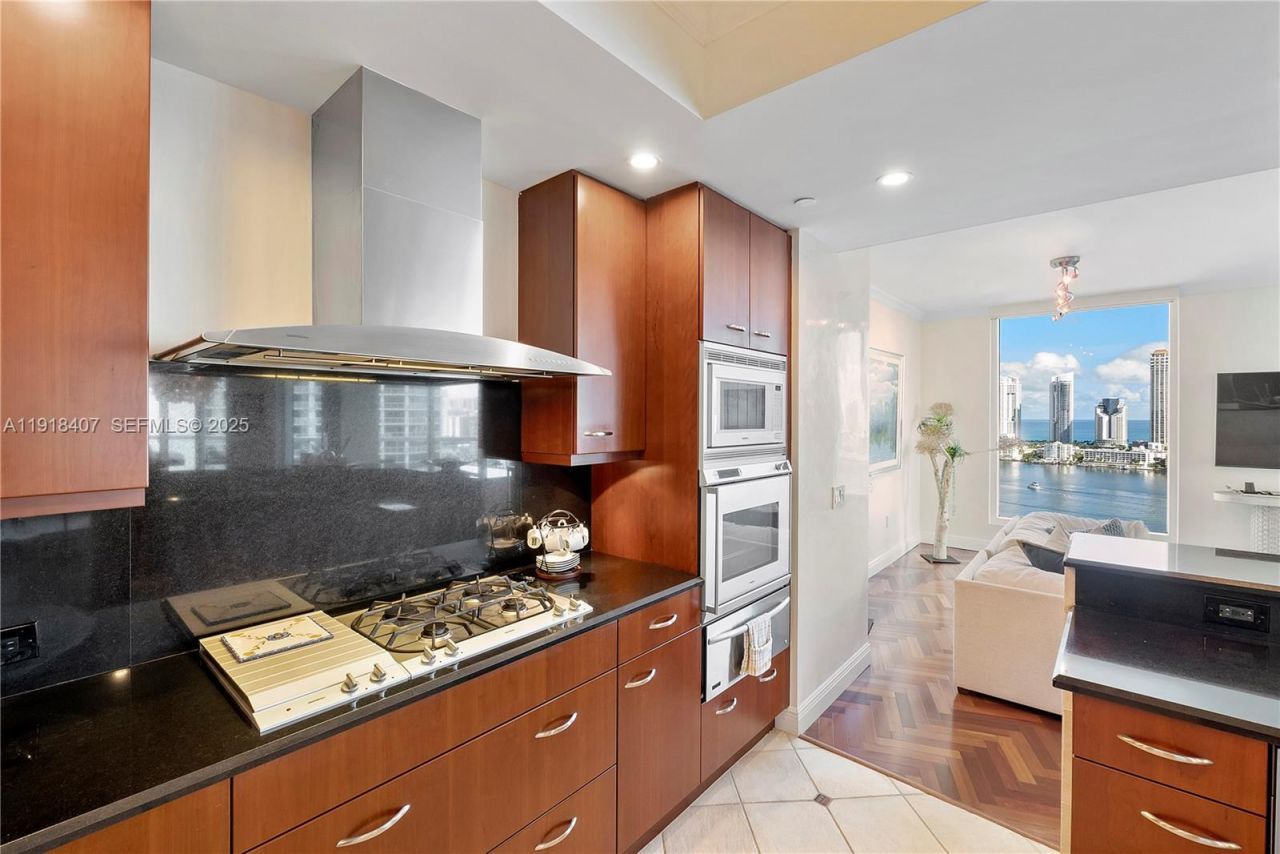 6000 Island Blvd, Unit 2406, Aventura, FL 33160 Photo