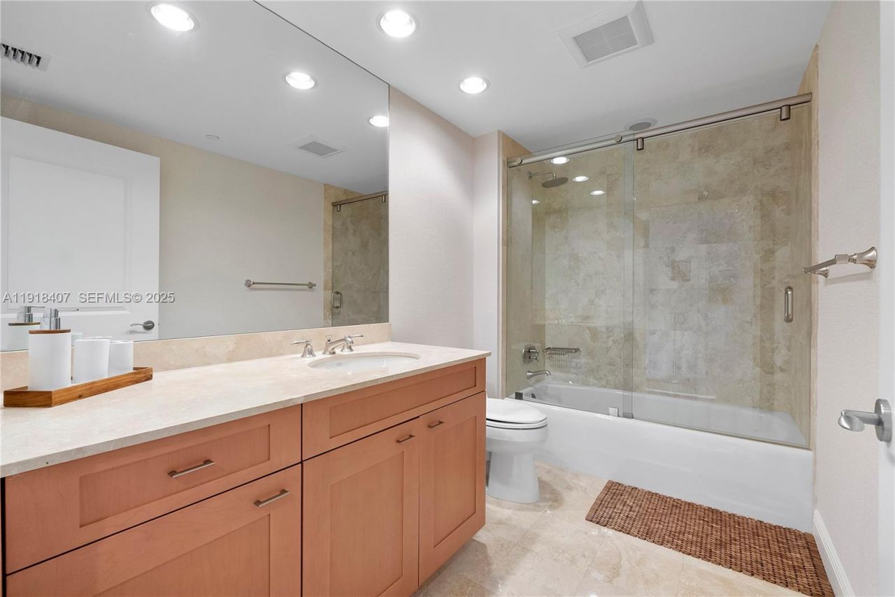 6000 Island Blvd, Unit 2406, Aventura, FL 33160 Photo