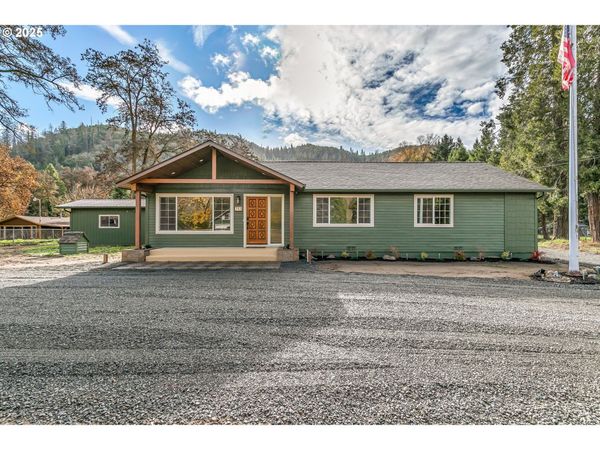 753 ROGUE RIVER HWY, Gold Hill, OR 97525