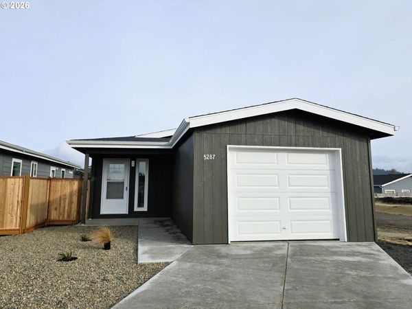 5287 Maple ST, Florence, OR 97439