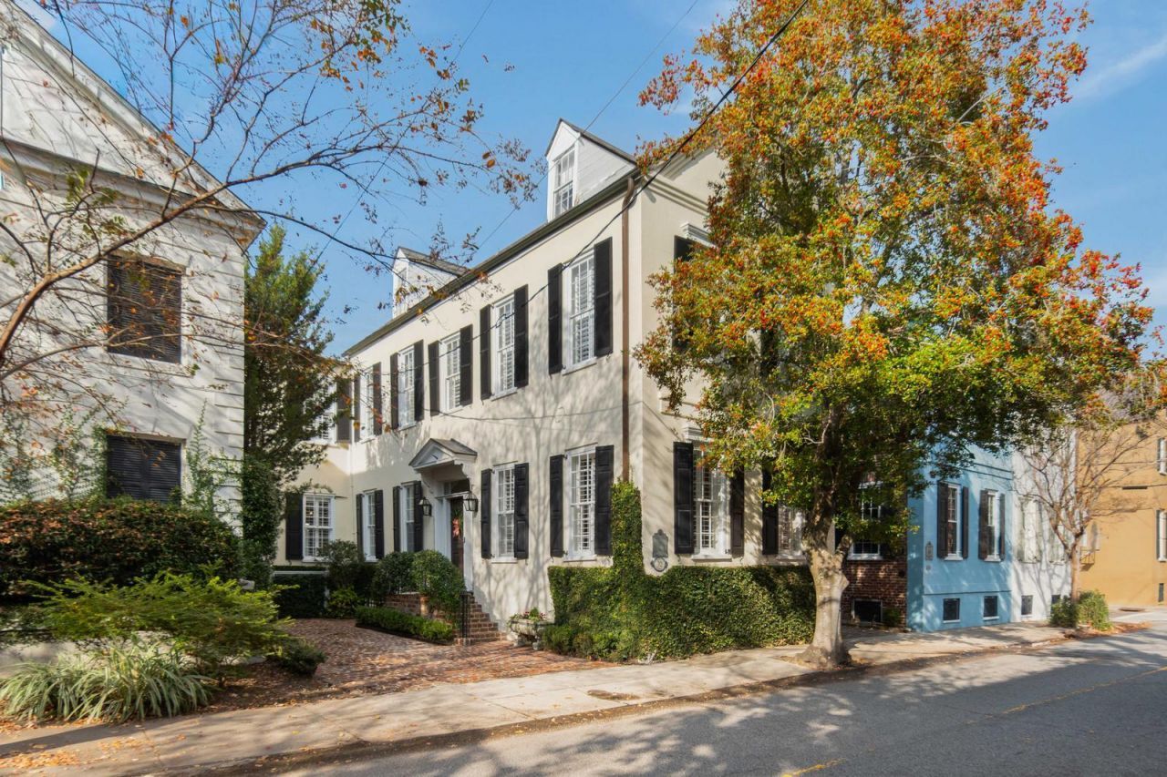 32 Wentworth Street Photo 1