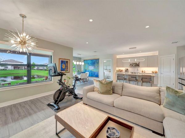 2941 Shortleaf Ave, Lauderdale Lakes, FL 33311