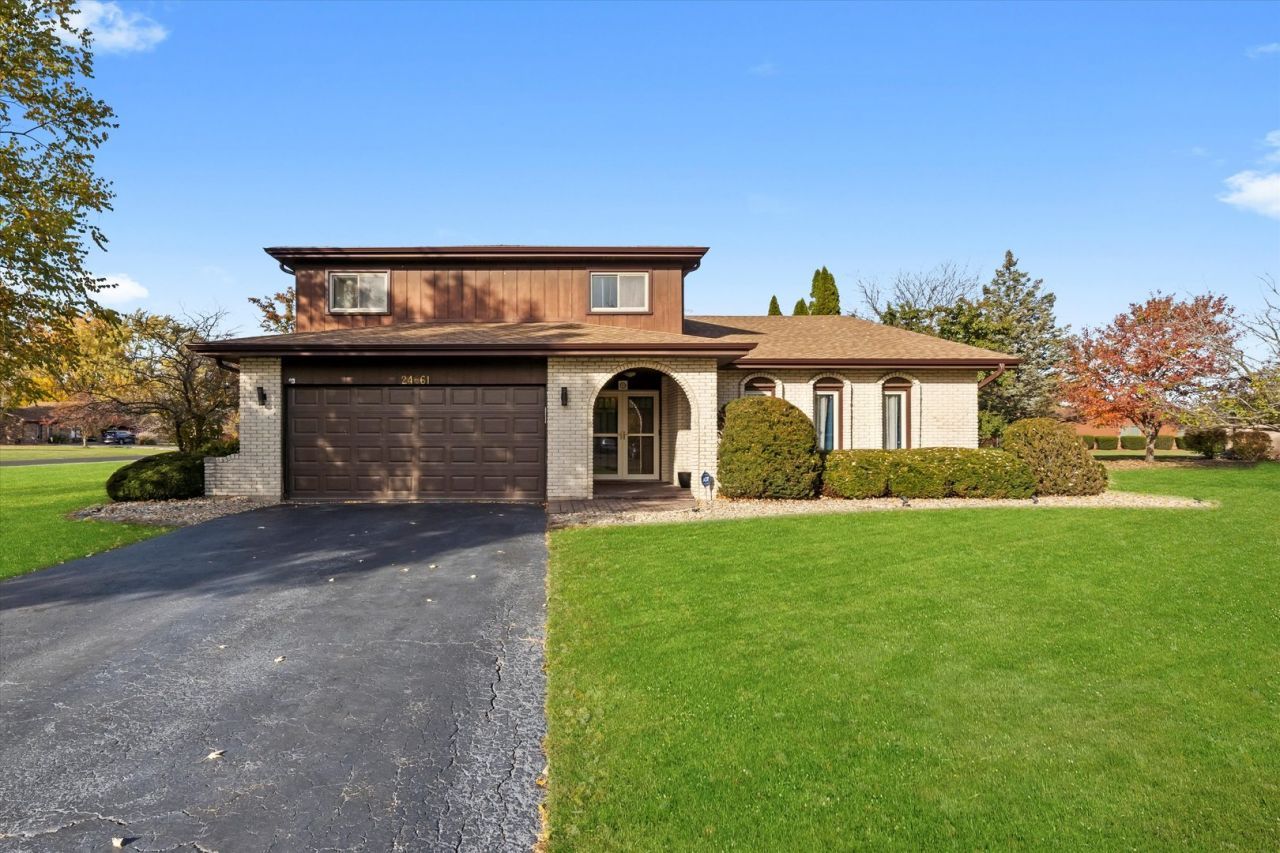 24661 S Wildwood Trail, Crete, IL 60417 Main Photo