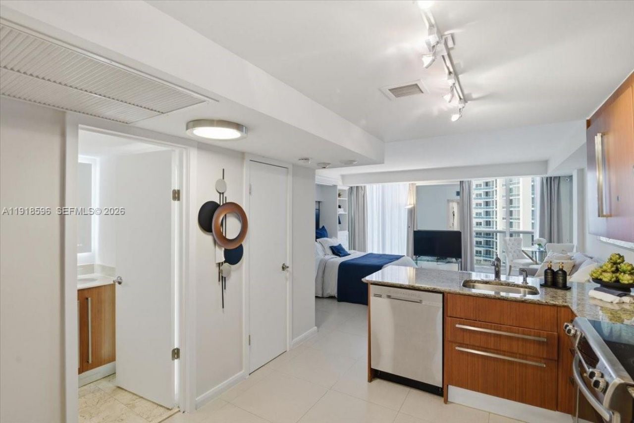 10275 Collins Avenue, Unit 1101, Bal Harbour, FL 33154 Photo