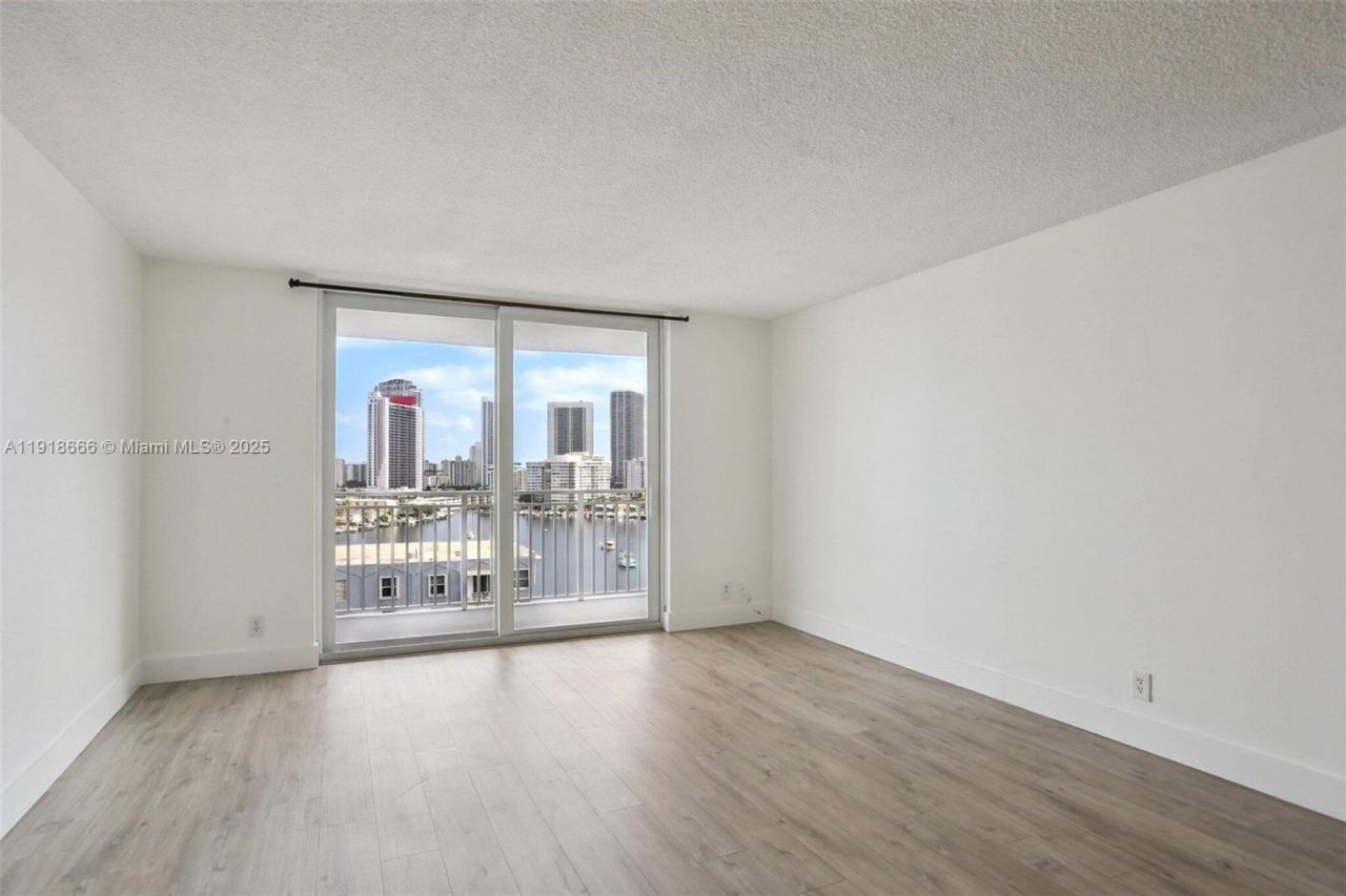 427 Golden Isles Dr, Unit 11F, Hallandale Beach, FL 33009 Photo