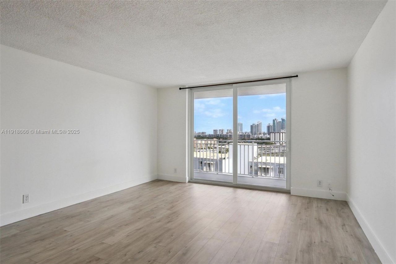 427 Golden Isles Dr, Unit 11F, Hallandale Beach, FL 33009 Photo