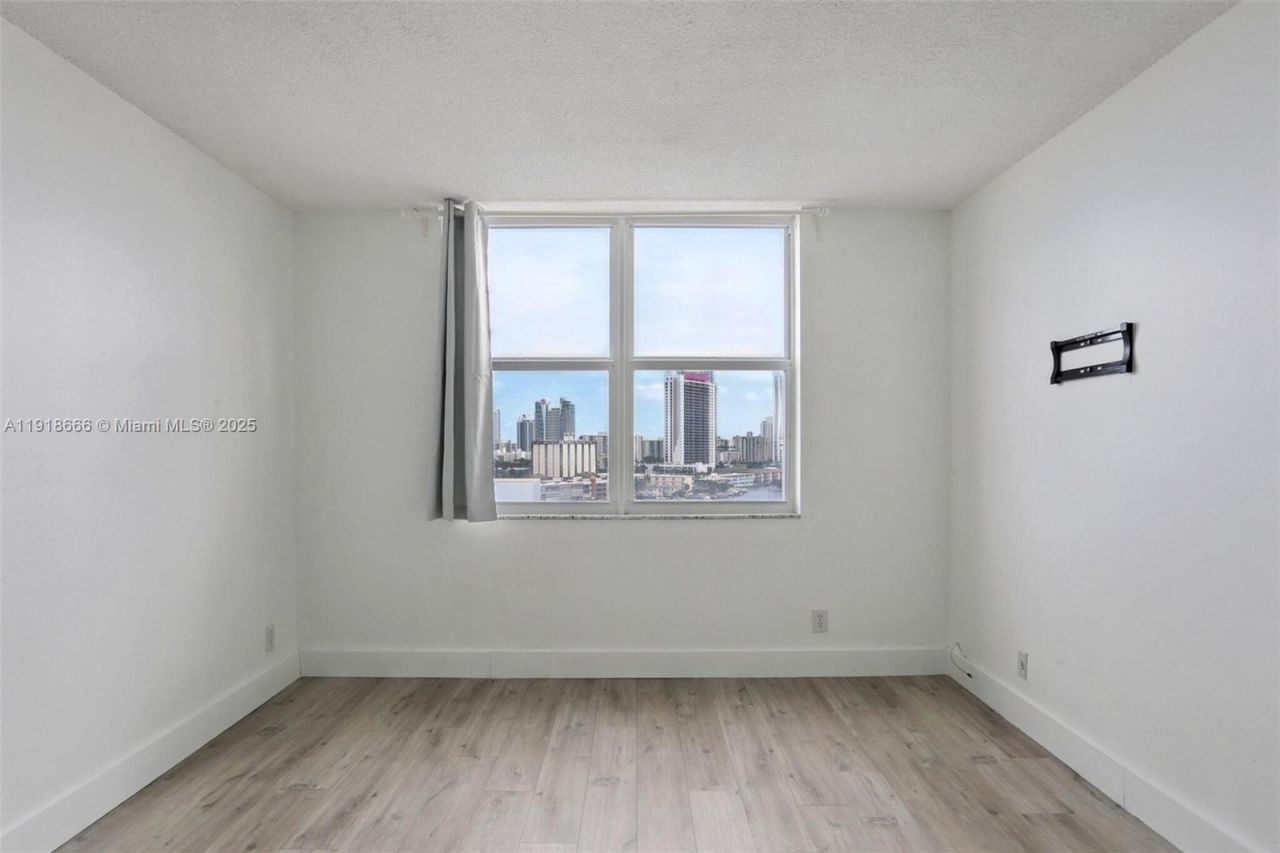 427 Golden Isles Dr, Unit 11F, Hallandale Beach, FL 33009 Photo