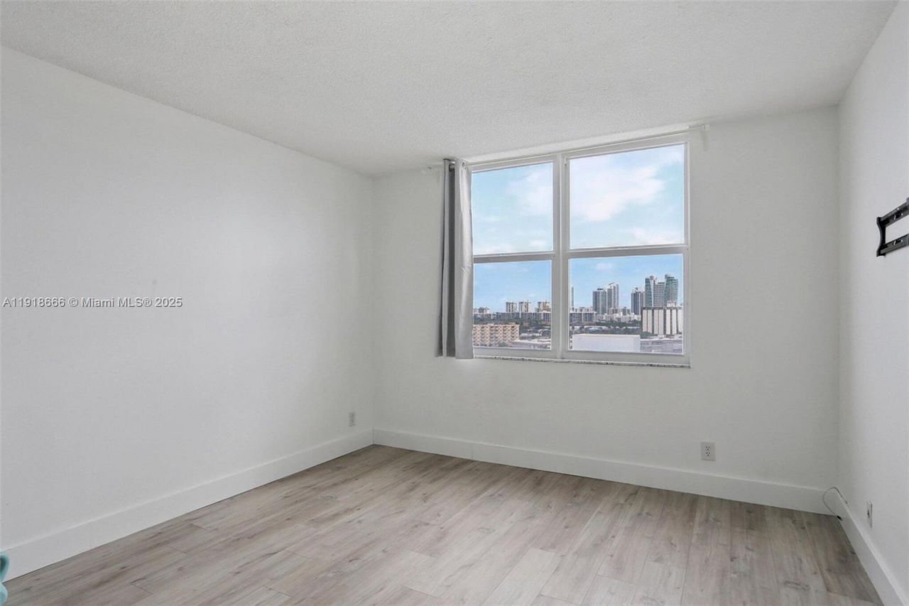 427 Golden Isles Dr, Unit 11F, Hallandale Beach, FL 33009 Photo