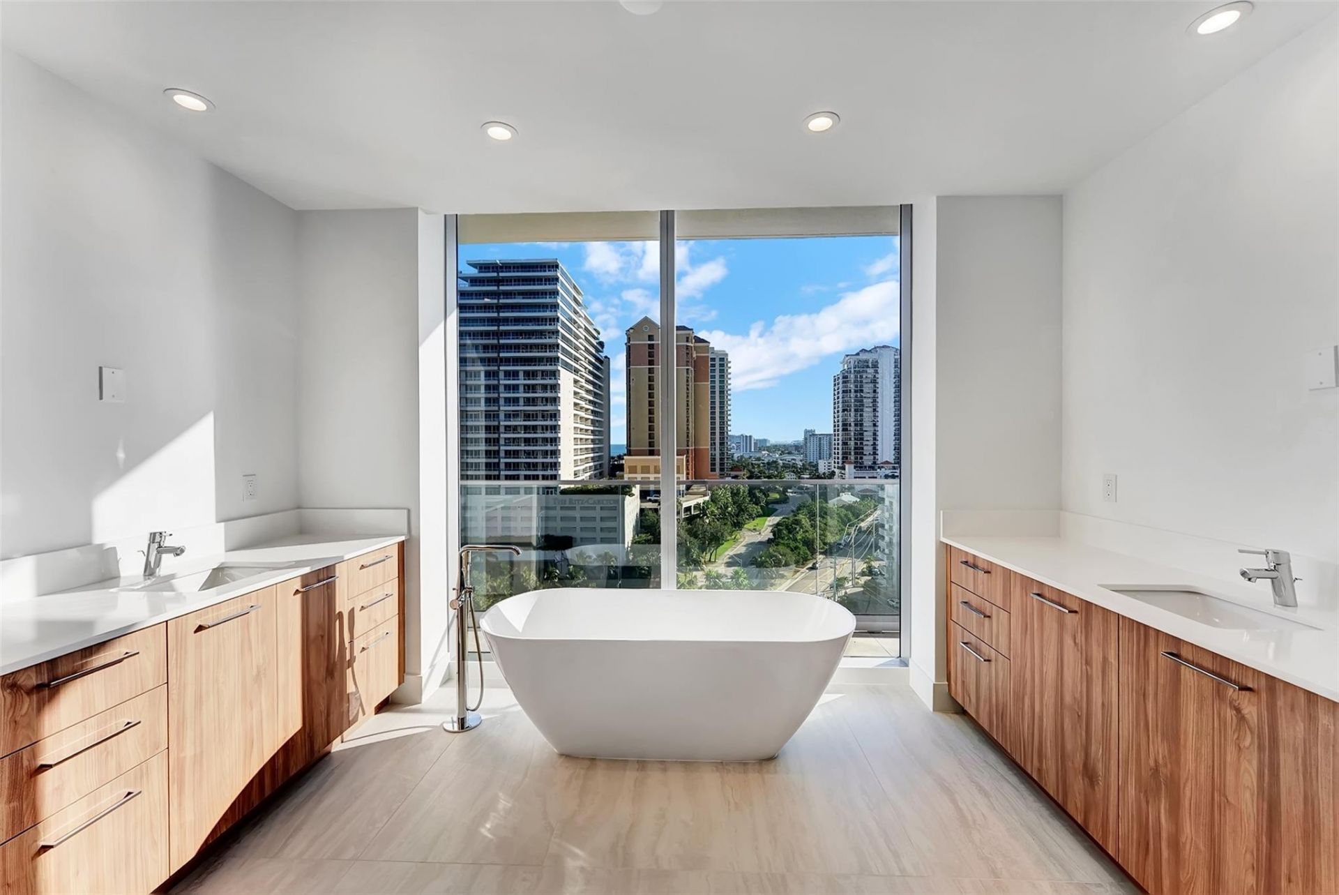 153 N Seabreeze Boulevard, Unit 902, Fort Lauderdale, FL 33304 Photo