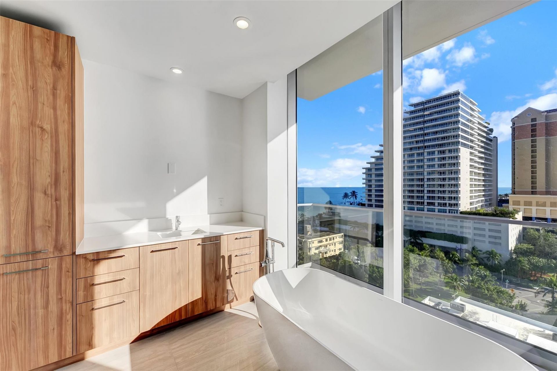 153 N Seabreeze Boulevard, Unit 902, Fort Lauderdale, FL 33304 Photo