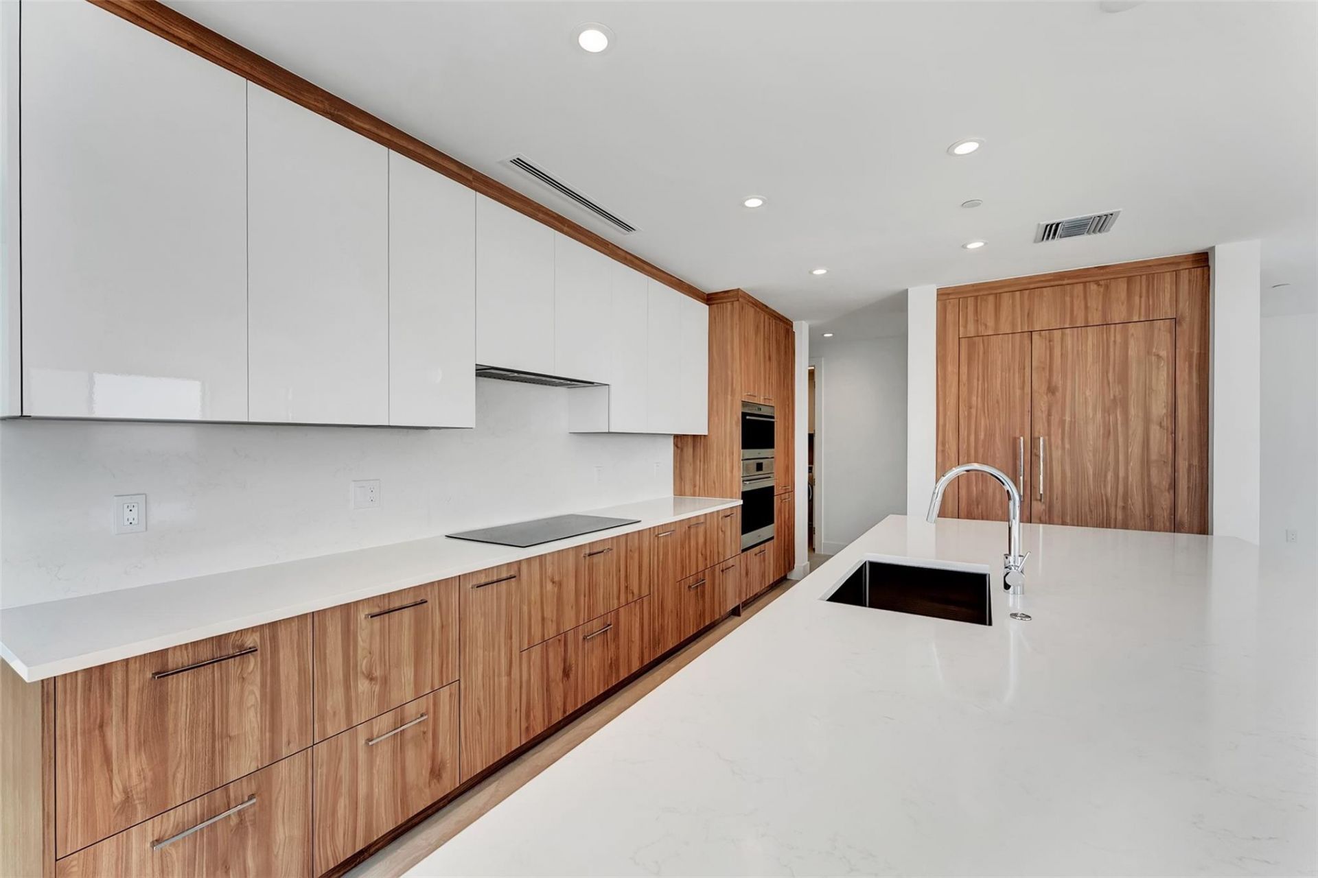 153 N Seabreeze Boulevard, Unit 902, Fort Lauderdale, FL 33304 Photo