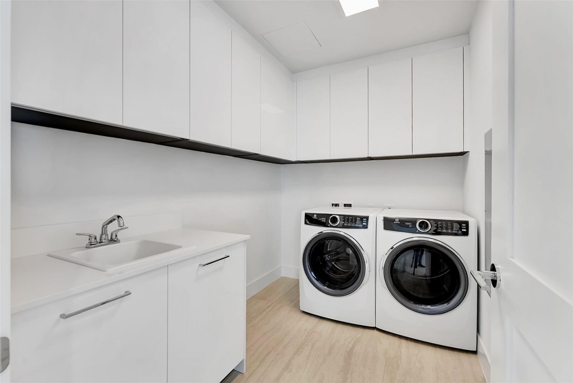 153 N Seabreeze Boulevard, Unit 902, Fort Lauderdale, FL 33304 Photo