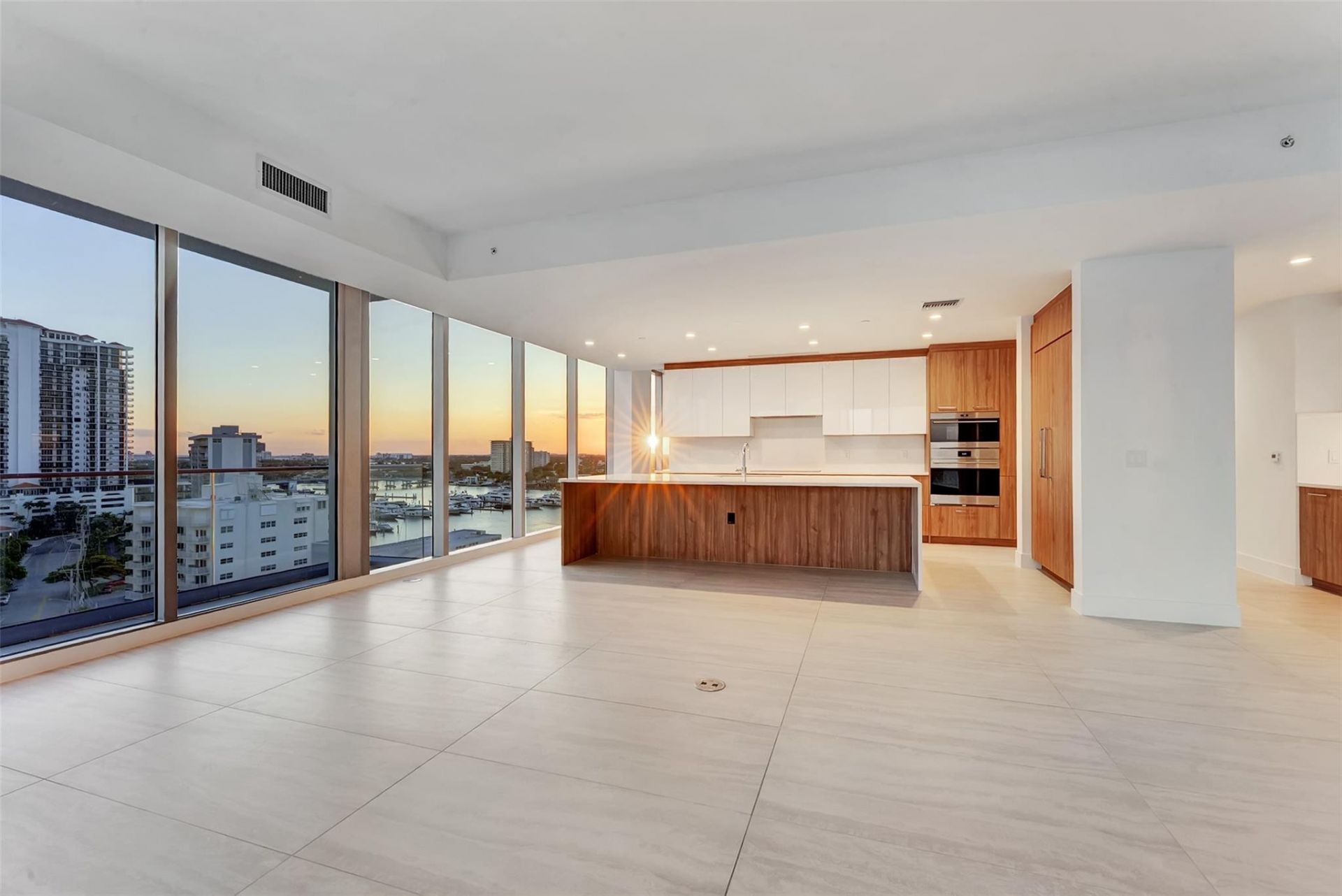 153 N Seabreeze Boulevard, Unit 902, Fort Lauderdale, FL 33304 Photo