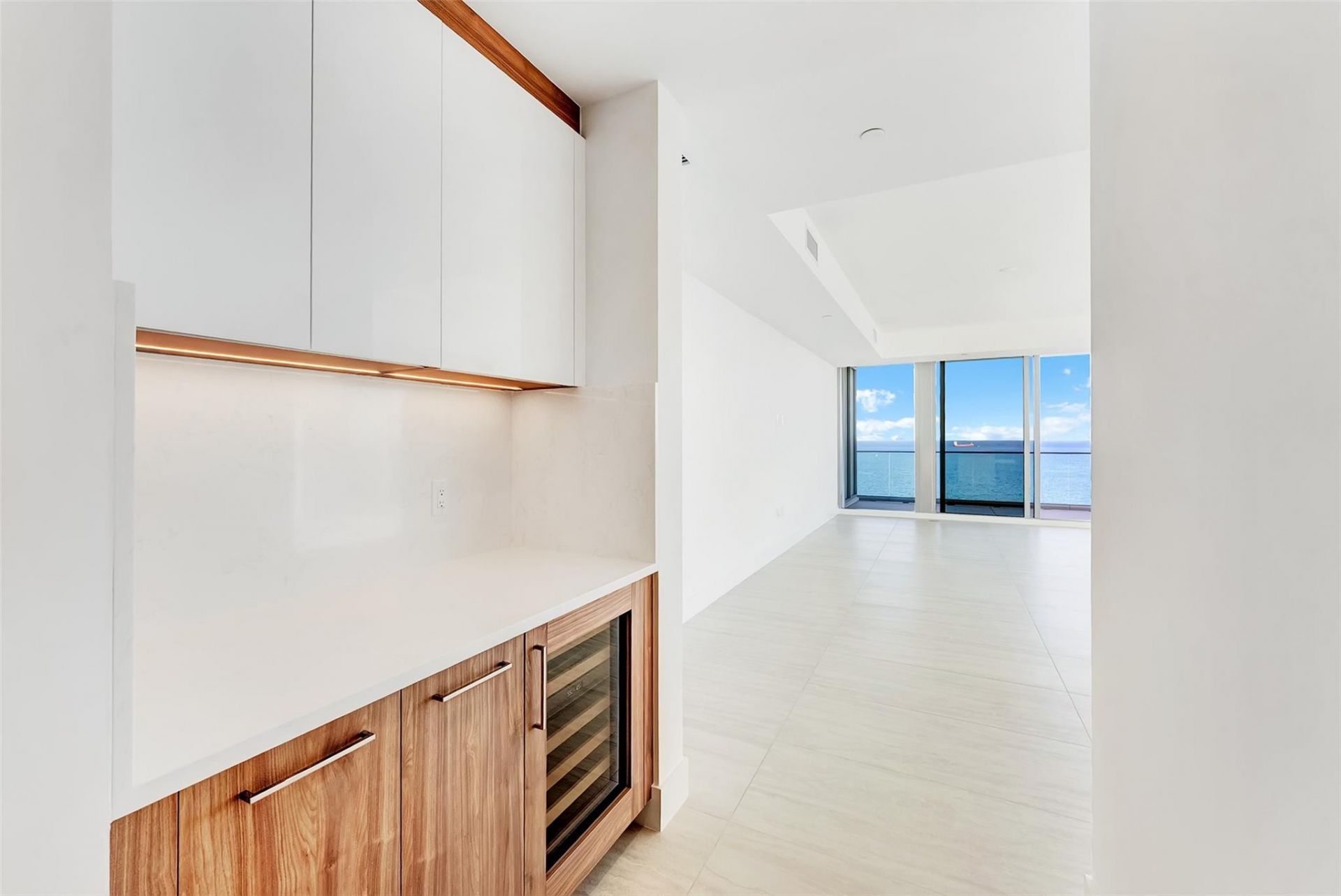 153 N Seabreeze Boulevard, Unit 902, Fort Lauderdale, FL 33304 Photo