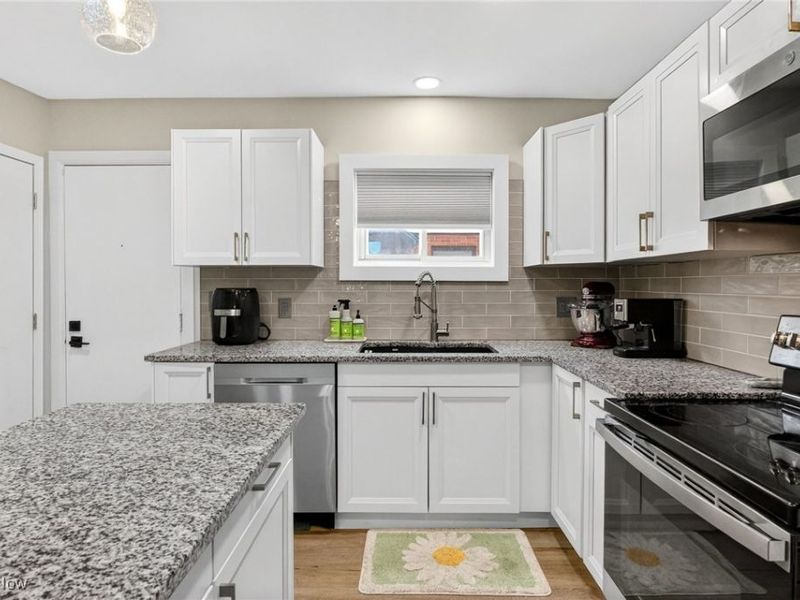 1570 Stadelman Avenue, Akron, OH 44320 Photo 11