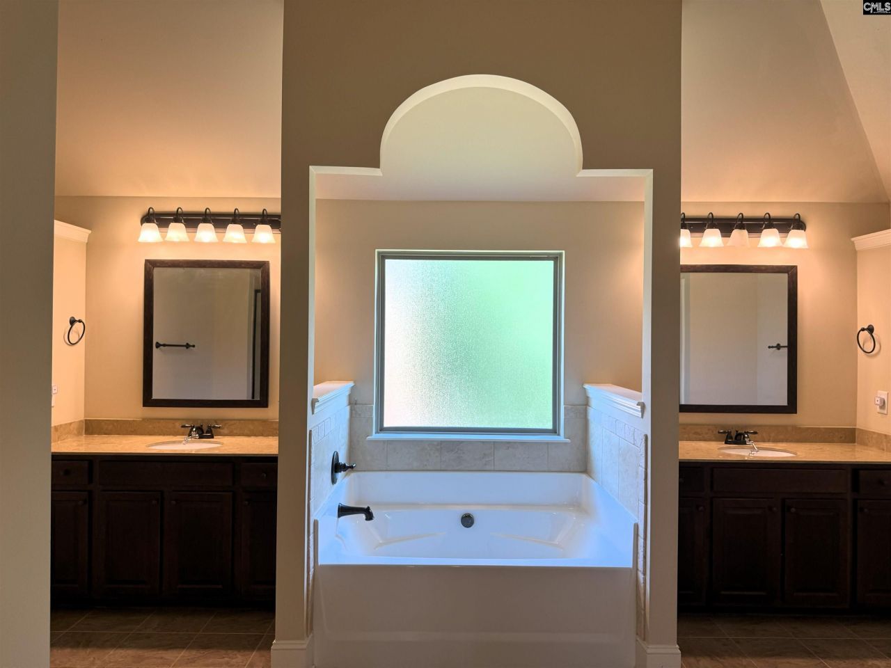 549 Everton Drive Photo 21