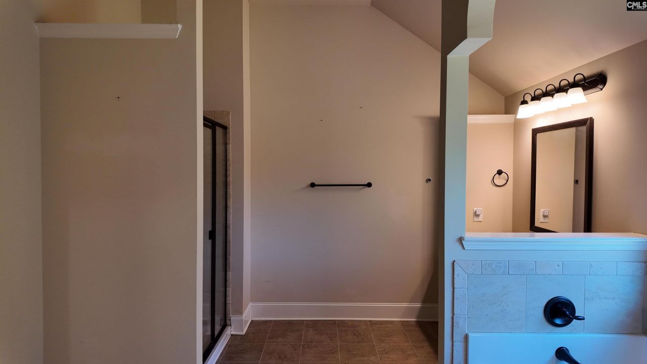 549 Everton Drive Photo 23