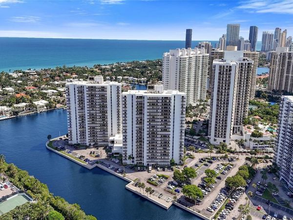 20515 E Country Club Dr, Unit 541, Aventura, FL 33180